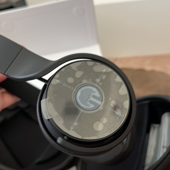 LTD WIRELESS ON-EAR HEADPHONE BY MUZIK - Picture 11 of 12